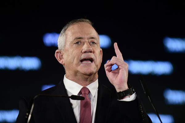 גנץ הגיש תביעת ענק נגד 'ישראל היום'