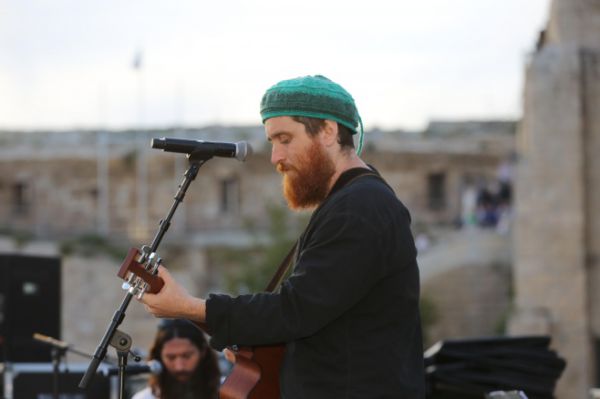 צפו: ביני לנדאו בסינגל חדש בהשראת מגילת אסתר