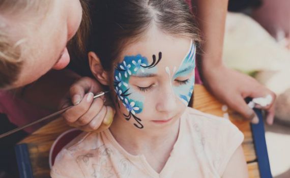 נוצץ ורעיל: אלו הסכנות באיפור לפורים