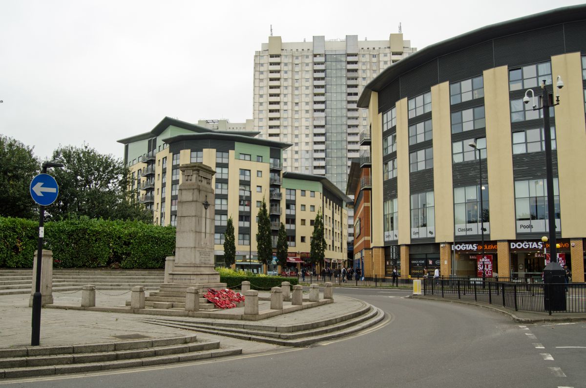 בהלה בלונדון: 4 פצועים בסדרת אירועי דקירה בעיר