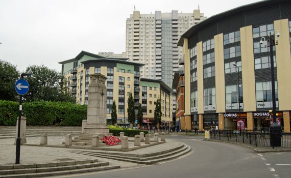 בהלה בלונדון: 4 פצועים בסדרת אירועי דקירה בעיר