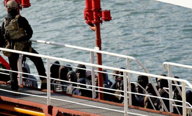  דרמה בים: מהגרים חטפו אונייה שהצילה אותם