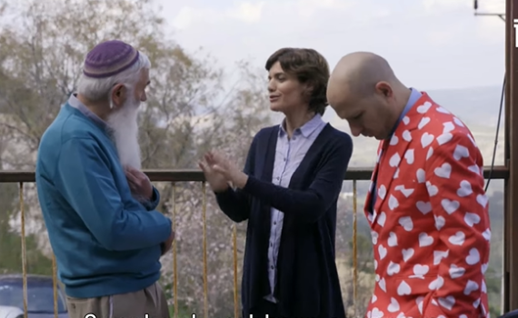 צפו: חנוך דאום לוקח את תמר זנדברג להתנחלות