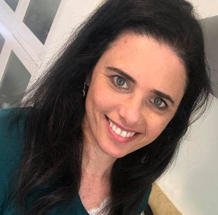 מתכון לעוף במצות • של איילת שקד