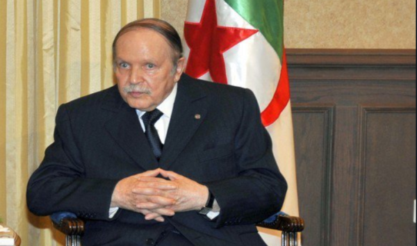 לאחר 20 שנה: נשיא אלג'יריה התפטר במפתיע