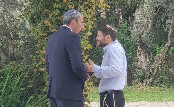 בבית היהודי שוקלים לנהל מו"מ נפרד מהאיחוד לאומי