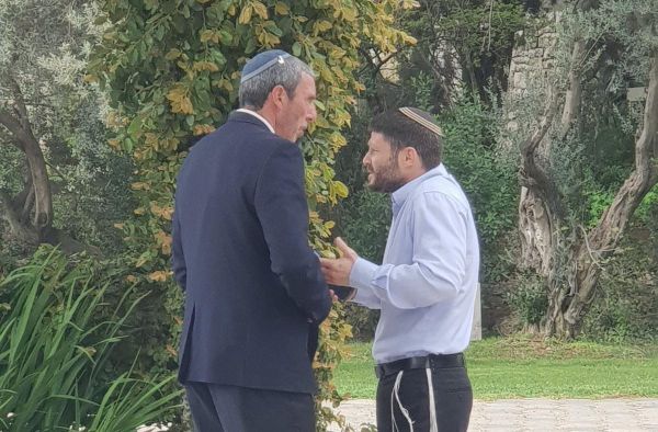 בבית היהודי שוקלים לנהל מו"מ נפרד מהאיחוד לאומי