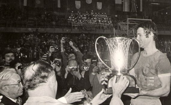 זוכרים? היום לפני 42 שנה מכבי אלופת אירופה | צפו: