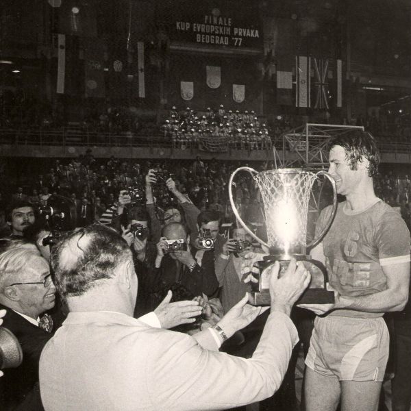 זוכרים? היום לפני 42 שנה מכבי אלופת אירופה | צפו: