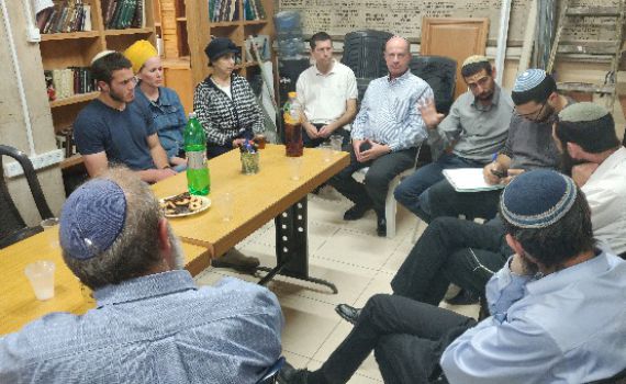 במהלך החג: הושחתה ישיבתו של הרב אטינגר הי"ד