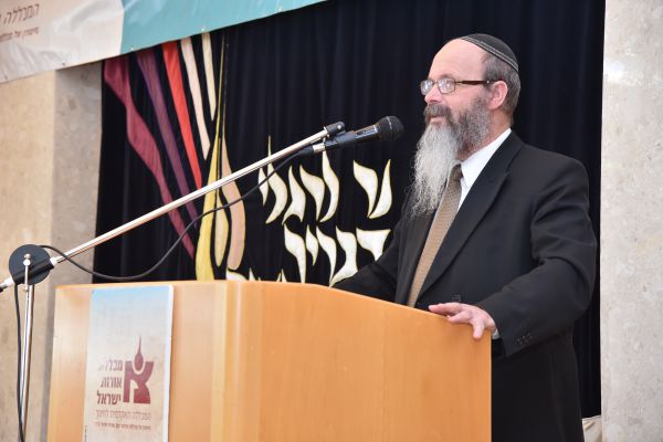 הרב מיכה הלוי מזהיר: "גם היום – חשש חמץ בקטניות"