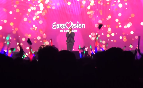 צפו: קובי מרימי התגבר על הפדיחה וביצע את HOME