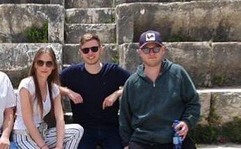 שברי עתיקות ואינסטגרם: יאיר נתניהו התארח בשומרון