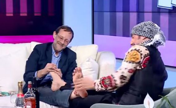 שווה קולות? פייגלין משפיל את עצמו. צפו בהשפלה