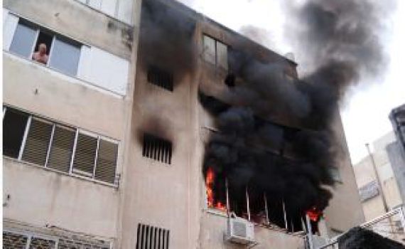 השריפה בבית בחיפה: ארבעה בני אדם פצועים קשה