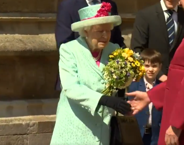 צפו: בריטניה מאחלת יום הולדת שמח למלכה