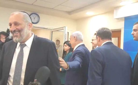 "נתניהו, האם פניך לממשלת אחדות?" צפו בתגובה