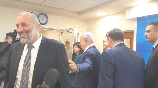 "נתניהו, האם פניך לממשלת אחדות?" צפו בתגובה