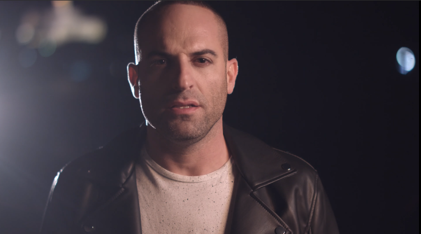 פותח את הלב: נועם מיכאל בשיתוף פעולה מפתיע. צפו