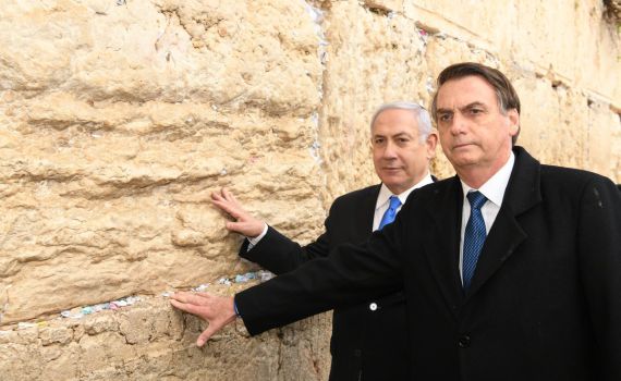 ביקור בכותל עם נתניהו: נשיא ברזיל הניח פתק