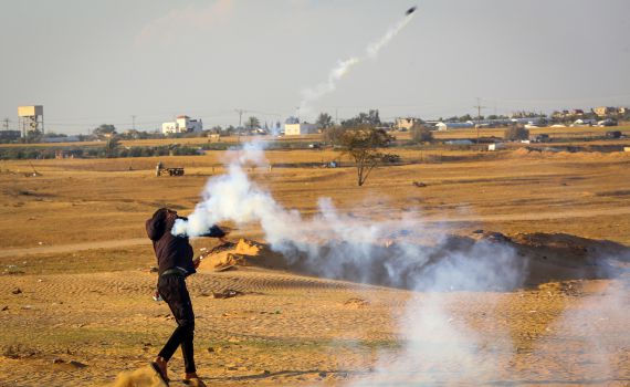פיגוע דקירה בצומת תפוח, רקטה שוגרה מעזה