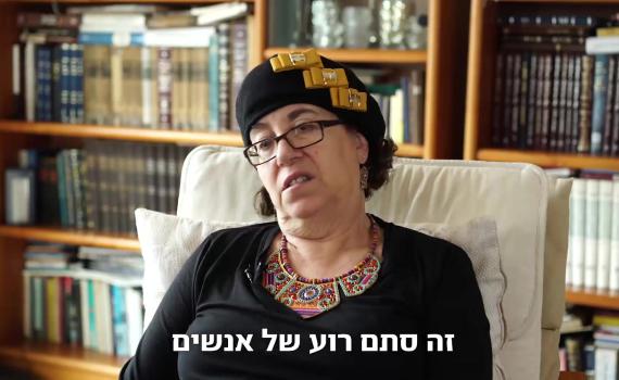 צפו • אשתו של פייגלין נחשפת ומודה: 'אני חוששת'