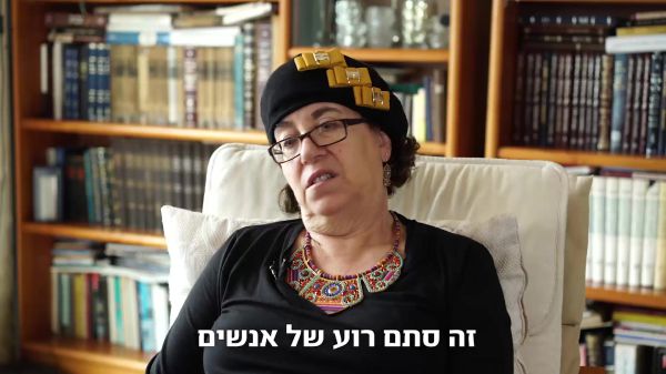 צפו • אשתו של פייגלין נחשפת ומודה: 'אני חוששת'