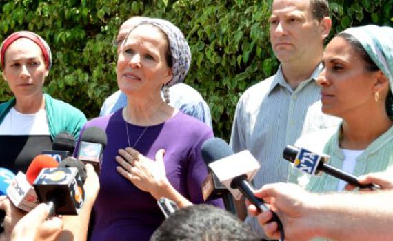 מרגש: אמהות 3 הנערים החטופים ידליקו משואה ביום העצמאות