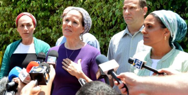 מרגש: אמהות 3 הנערים החטופים ידליקו משואה ביום העצמאות