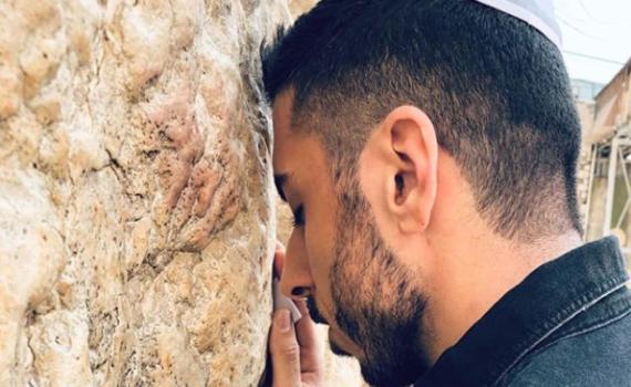 התפלל לדאבל? קובי מרימי בביקור מרגש בכותל