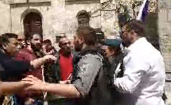 צפו: אורן חזן הותקף באלימות בעיר העתיקה בירושלים