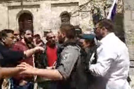 צפו: אורן חזן הותקף באלימות בעיר העתיקה בירושלים