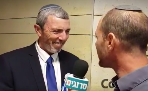 הרב רפי לסרוגים: "מנסים לסכסך ביני ובין בצלאל"