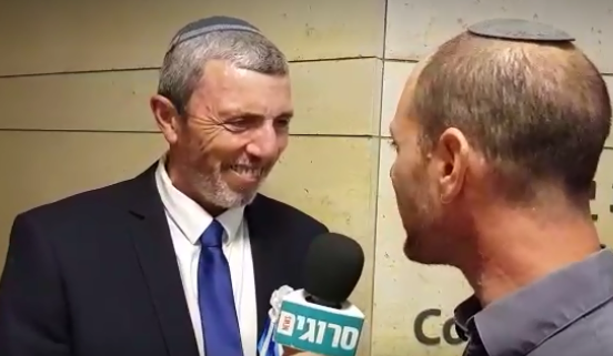 הרב רפי לסרוגים: "מנסים לסכסך ביני ובין בצלאל"