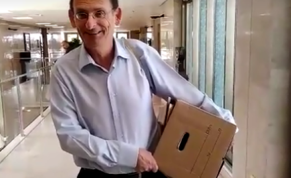 לאחר 13 שנים: דב חנין נפרד מכנסת ישראל