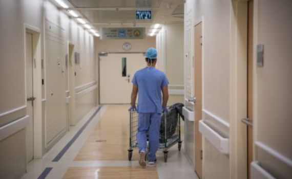 אפשר לשמור על כשרות בפסח מבלי לחטט בתיקים