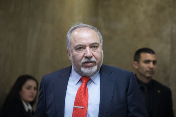 לא רק בטחון וגיוס: ליברמן דורש 3 תיקים למפלגתו