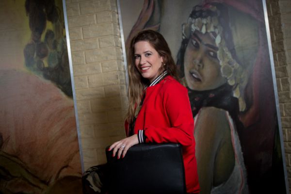 אשת התקשורת הסרוגה מצטרפת לישראל היום