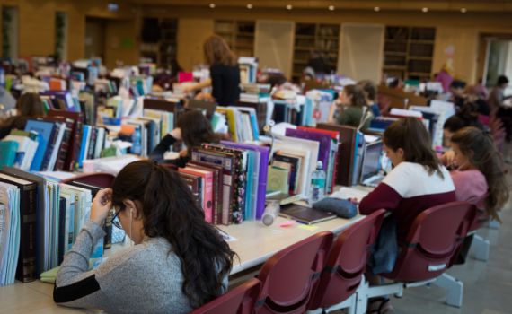 הרב אבינר: מה אסור ומה מותר לנשים ללמוד?