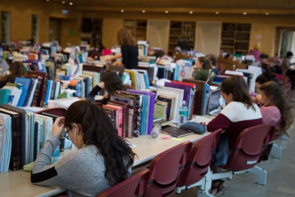 הרב אבינר: מה אסור ומה מותר לנשים ללמוד?