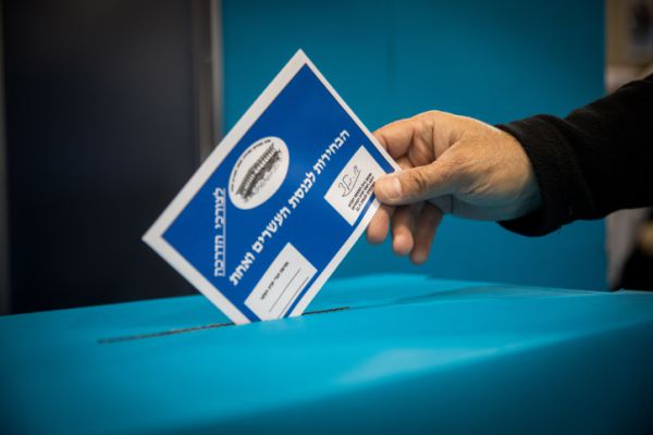 הקלפיות נפתחו: עם ישראל יוצא לבחור