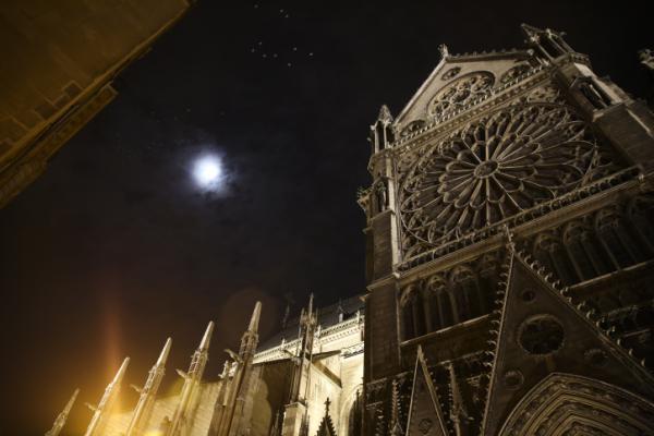 האם יש להצטער על שריפת הכנסיה בנוטרדאם?