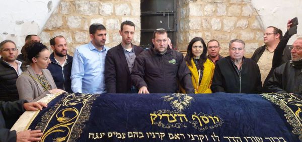 חברי הכנסת החדשים ביקרו הלילה בקבר יוסף