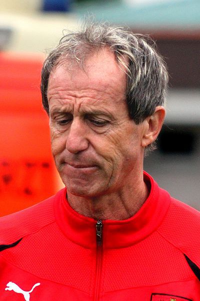 מאמן השוערים של הנבחרת – חבר במפלגה אנטישמית