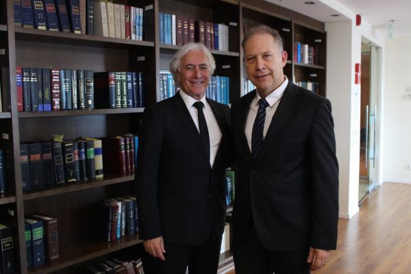 המרוץ ללשכה: עו"ד בומבך מצטרף לעו"ד ציון אמיר