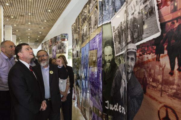 יום השואה בכנסת: הרב חיים דרוקמן ידליק נר זיכרון