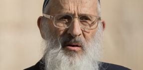 הרב אבינר יוצא להגנת הפצ"רית: "יכול להיות שהיא צדיקה"