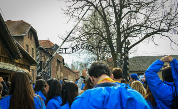 צום ביום השואה – האם מותר לצום בניסן?