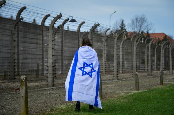 שידור חי: אלפי משתתפים במצעד החיים בפולין