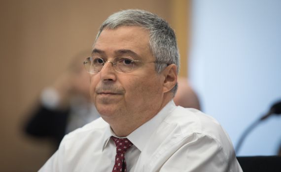 מנכ"ל בנק הפועלים פורש לאחר 40 שנה בבנק